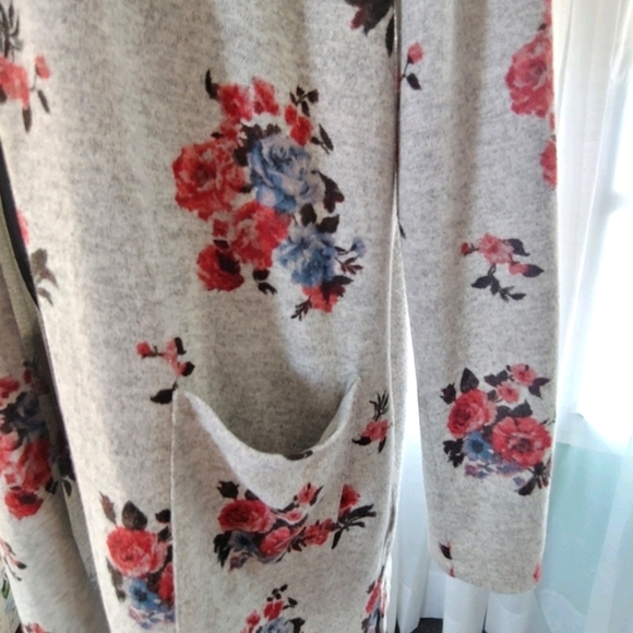 Lily White jacket.  L - Picture 3 of 5